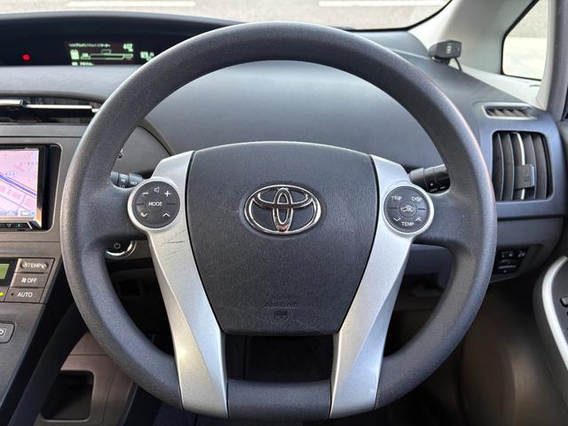 ハンドルスイッチが装備されております♪お手元でナビの音量操作や、モード変更などが可能ですのでとても安全です♪印字の擦れなども見受けられなくとても綺麗な状態となっております♪