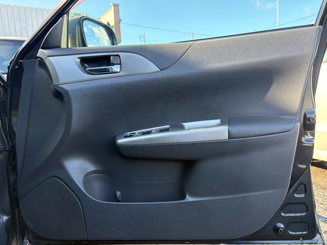 インプレッサ 15S コンフォートセレクション 検2年/特別仕様車/ナビ/禁煙/ETC/スマキー/プッシュスタート/MTモード/フルオートエアコン/TV/DVD再生/本革巻ステアリング&シフトノブ/UVカットガラス/フォグランプ/社外15AW(37枚目)