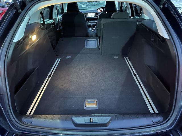 308 SW アリュール 検・2年/ナビ/Bカメ/Bluetooth/地デジ/禁煙/クルコン/ETC/障害物センサー/レーンキープアシスト/衝突軽減ブレーキ/LEDヘッドライト/純正16AW/Sキー/Pスタート(45枚目)