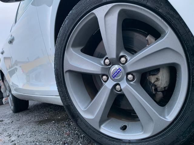 Ｖ４０ Ｔ４　ＳＥ　検２年／ナビ／Ｂカメラ／Ｂｌｕｅｔｏｏｔｈ／ベージュ革／セーフティＰＫＧ／全車速追従機能付きＡＣＣ／ＲＳＩ／ＢＬＩＳ／レーンキープアシスト／電動シート／シートヒーター／ＨＩＤ／ＥＴＣ／禁煙車／関東仕入（13枚目）