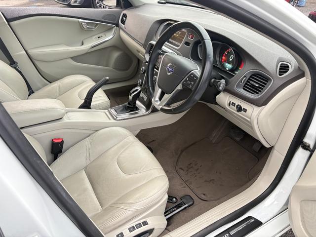 Ｖ４０ Ｔ４　ＳＥ　検２年／ナビ／Ｂカメラ／Ｂｌｕｅｔｏｏｔｈ／ベージュ革／セーフティＰＫＧ／全車速追従機能付きＡＣＣ／ＲＳＩ／ＢＬＩＳ／レーンキープアシスト／電動シート／シートヒーター／ＨＩＤ／ＥＴＣ／禁煙車／関東仕入（16枚目）