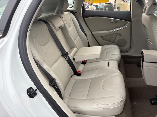 Ｖ４０ Ｔ４　ＳＥ　検２年／ナビ／Ｂカメラ／Ｂｌｕｅｔｏｏｔｈ／ベージュ革／セーフティＰＫＧ／全車速追従機能付きＡＣＣ／ＲＳＩ／ＢＬＩＳ／レーンキープアシスト／電動シート／シートヒーター／ＨＩＤ／ＥＴＣ／禁煙車／関東仕入（19枚目）
