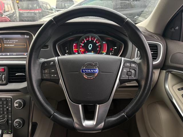 Ｖ４０ Ｔ４　ＳＥ　検２年／ナビ／Ｂカメラ／Ｂｌｕｅｔｏｏｔｈ／ベージュ革／セーフティＰＫＧ／全車速追従機能付きＡＣＣ／ＲＳＩ／ＢＬＩＳ／レーンキープアシスト／電動シート／シートヒーター／ＨＩＤ／ＥＴＣ／禁煙車／関東仕入（25枚目）