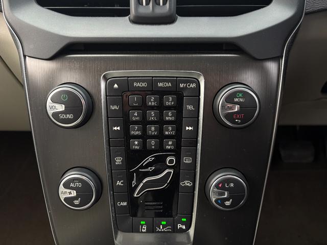 Ｖ４０ Ｔ４　ＳＥ　検２年／ナビ／Ｂカメラ／Ｂｌｕｅｔｏｏｔｈ／ベージュ革／セーフティＰＫＧ／全車速追従機能付きＡＣＣ／ＲＳＩ／ＢＬＩＳ／レーンキープアシスト／電動シート／シートヒーター／ＨＩＤ／ＥＴＣ／禁煙車／関東仕入（26枚目）