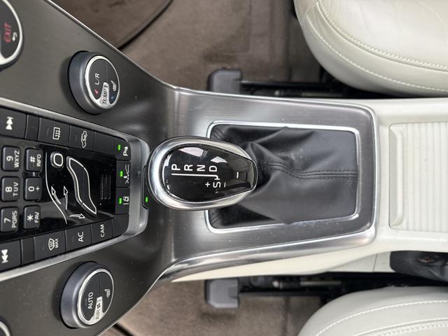 Ｖ４０ Ｔ４　ＳＥ　検２年／ナビ／Ｂカメラ／Ｂｌｕｅｔｏｏｔｈ／ベージュ革／セーフティＰＫＧ／全車速追従機能付きＡＣＣ／ＲＳＩ／ＢＬＩＳ／レーンキープアシスト／電動シート／シートヒーター／ＨＩＤ／ＥＴＣ／禁煙車／関東仕入（28枚目）