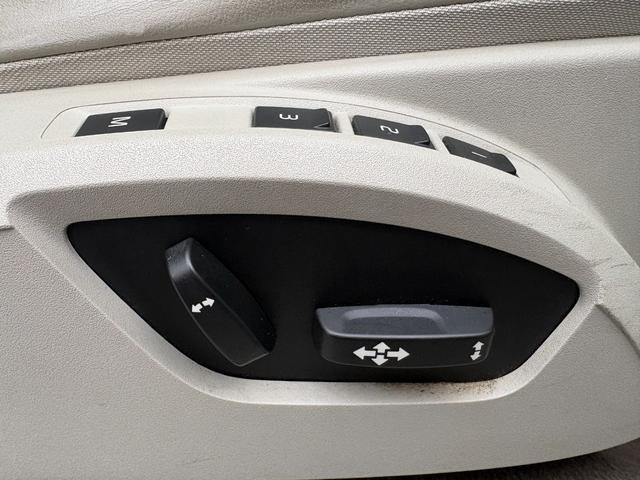 Ｖ４０ Ｔ４　ＳＥ　検２年／ナビ／Ｂカメラ／Ｂｌｕｅｔｏｏｔｈ／ベージュ革／セーフティＰＫＧ／全車速追従機能付きＡＣＣ／ＲＳＩ／ＢＬＩＳ／レーンキープアシスト／電動シート／シートヒーター／ＨＩＤ／ＥＴＣ／禁煙車／関東仕入（34枚目）