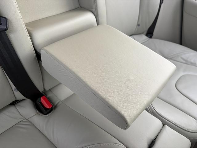 Ｖ４０ Ｔ４　ＳＥ　検２年／ナビ／Ｂカメラ／Ｂｌｕｅｔｏｏｔｈ／ベージュ革／セーフティＰＫＧ／全車速追従機能付きＡＣＣ／ＲＳＩ／ＢＬＩＳ／レーンキープアシスト／電動シート／シートヒーター／ＨＩＤ／ＥＴＣ／禁煙車／関東仕入（41枚目）