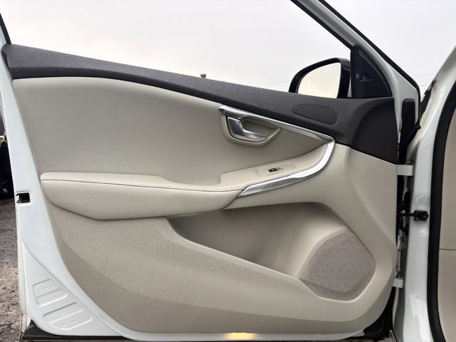 Ｖ４０ Ｔ４　ＳＥ　検２年／ナビ／Ｂカメラ／Ｂｌｕｅｔｏｏｔｈ／ベージュ革／セーフティＰＫＧ／全車速追従機能付きＡＣＣ／ＲＳＩ／ＢＬＩＳ／レーンキープアシスト／電動シート／シートヒーター／ＨＩＤ／ＥＴＣ／禁煙車／関東仕入（47枚目）