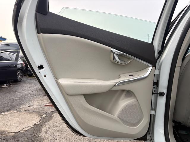 Ｖ４０ Ｔ４　ＳＥ　検２年／ナビ／Ｂカメラ／Ｂｌｕｅｔｏｏｔｈ／ベージュ革／セーフティＰＫＧ／全車速追従機能付きＡＣＣ／ＲＳＩ／ＢＬＩＳ／レーンキープアシスト／電動シート／シートヒーター／ＨＩＤ／ＥＴＣ／禁煙車／関東仕入（49枚目）