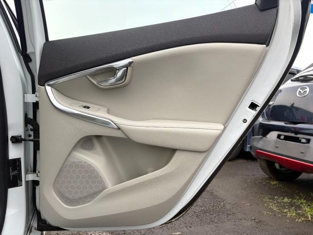 Ｖ４０ Ｔ４　ＳＥ　検２年／ナビ／Ｂカメラ／Ｂｌｕｅｔｏｏｔｈ／ベージュ革／セーフティＰＫＧ／全車速追従機能付きＡＣＣ／ＲＳＩ／ＢＬＩＳ／レーンキープアシスト／電動シート／シートヒーター／ＨＩＤ／ＥＴＣ／禁煙車／関東仕入（50枚目）