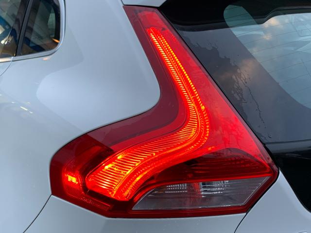 Ｖ４０ Ｔ４　ＳＥ　検２年／ナビ／Ｂカメラ／Ｂｌｕｅｔｏｏｔｈ／ベージュ革／セーフティＰＫＧ／全車速追従機能付きＡＣＣ／ＲＳＩ／ＢＬＩＳ／レーンキープアシスト／電動シート／シートヒーター／ＨＩＤ／ＥＴＣ／禁煙車／関東仕入（54枚目）