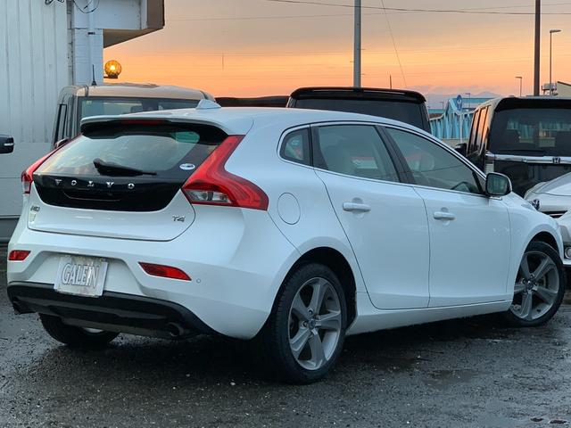 Ｖ４０ Ｔ４　ＳＥ　検２年／ナビ／Ｂカメラ／Ｂｌｕｅｔｏｏｔｈ／ベージュ革／セーフティＰＫＧ／全車速追従機能付きＡＣＣ／ＲＳＩ／ＢＬＩＳ／レーンキープアシスト／電動シート／シートヒーター／ＨＩＤ／ＥＴＣ／禁煙車／関東仕入（64枚目）
