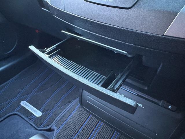 オデッセイ アブソルート ナビ Bカメラ 後席モニター 関東仕入 禁煙 TV DVD再生 HID ETC 純正18AW キーレス Tチェーン Mウィンカー(59枚目)