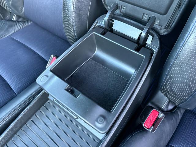 オデッセイ アブソルート ナビ Bカメラ 後席モニター 関東仕入 禁煙 TV DVD再生 HID ETC 純正18AW キーレス Tチェーン Mウィンカー(66枚目)