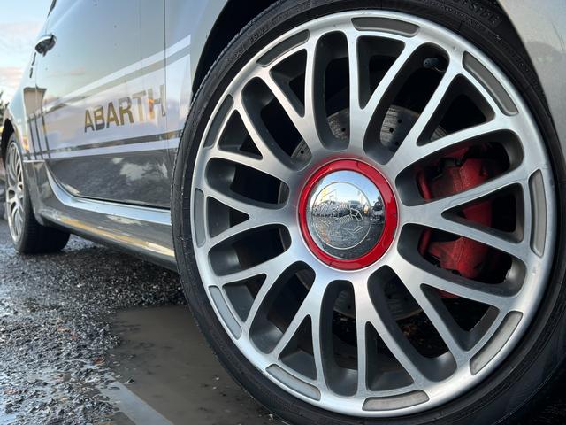 アバルト５９５ ツーリズモ　検２年／ＥＴＣ／キーレス／ＨＩＤ／禁煙車／関東仕入／パドルシフト／レコードモンツァマフラー装備車／専用ヘッドレスト一体型レザースポーツシート／ＫＯＮＩ製アブソーバー／フォグランプ／ブーストメーター（11枚目）