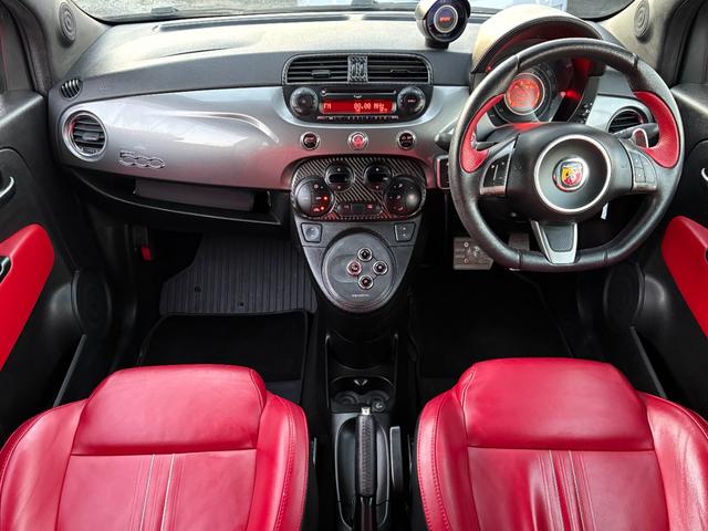 アバルト５９５ ツーリズモ　検２年／ＥＴＣ／キーレス／ＨＩＤ／禁煙車／関東仕入／パドルシフト／レコードモンツァマフラー装備車／専用ヘッドレスト一体型レザースポーツシート／ＫＯＮＩ製アブソーバー／フォグランプ／ブーストメーター（12枚目）