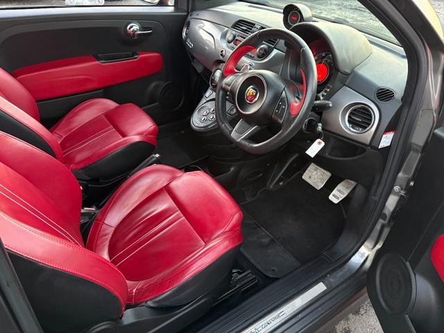 アバルト５９５ ツーリズモ　検２年／ＥＴＣ／キーレス／ＨＩＤ／禁煙車／関東仕入／パドルシフト／レコードモンツァマフラー装備車／専用ヘッドレスト一体型レザースポーツシート／ＫＯＮＩ製アブソーバー／フォグランプ／ブーストメーター（13枚目）