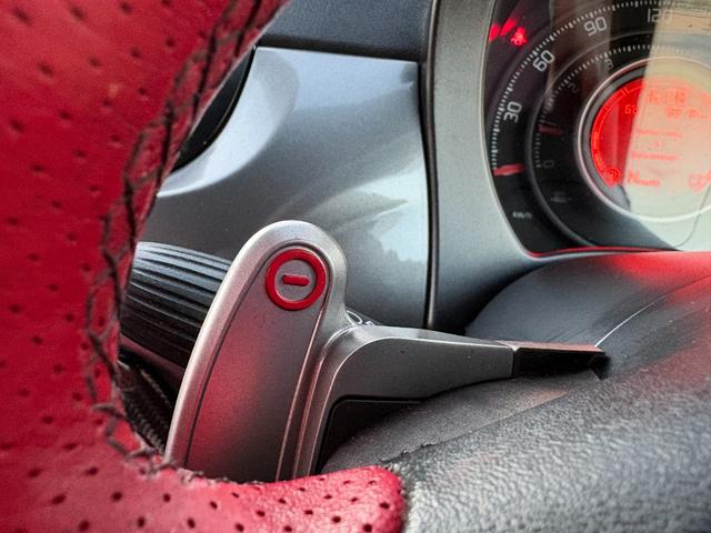 アバルト５９５ ツーリズモ　検２年／ＥＴＣ／キーレス／ＨＩＤ／禁煙車／関東仕入／パドルシフト／レコードモンツァマフラー装備車／専用ヘッドレスト一体型レザースポーツシート／ＫＯＮＩ製アブソーバー／フォグランプ／ブーストメーター（27枚目）