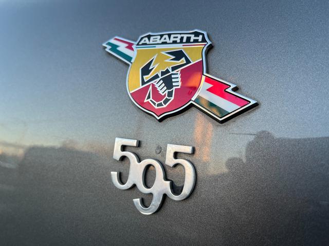 アバルト５９５ ツーリズモ　検２年／ＥＴＣ／キーレス／ＨＩＤ／禁煙車／関東仕入／パドルシフト／レコードモンツァマフラー装備車／専用ヘッドレスト一体型レザースポーツシート／ＫＯＮＩ製アブソーバー／フォグランプ／ブーストメーター（51枚目）