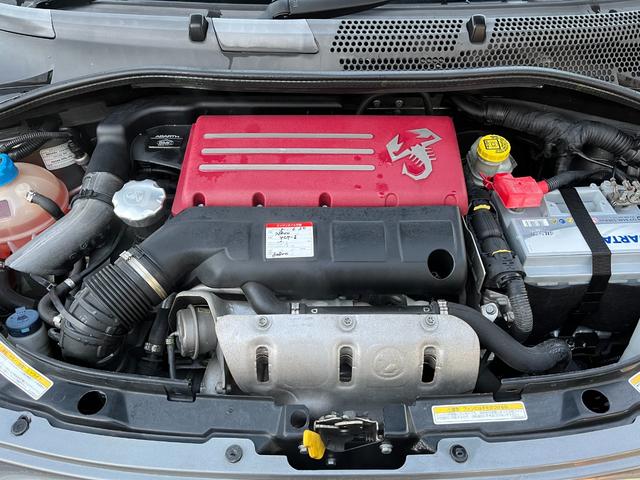 アバルト５９５ ツーリズモ　検２年／ＥＴＣ／キーレス／ＨＩＤ／禁煙車／関東仕入／パドルシフト／レコードモンツァマフラー装備車／専用ヘッドレスト一体型レザースポーツシート／ＫＯＮＩ製アブソーバー／フォグランプ／ブーストメーター（65枚目）