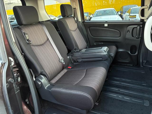 セレナ ハイウェイスター　Ｖセレ＋セーフティＩＩ　ＳＨＶ　後期型／外ナビ／全方位カメラ／両側電動／リアモニター／禁煙車／ＴＶ／ＬＥＤヘッド／Ｂｌｕｅｔｏｏｔｈ／ＤＶＤ再生／クルコン／Ｓキ―／Ｐスタート／ＥＴＣ／Ｄバイザー／Ｗミラー／ＬＤＷ（20枚目）