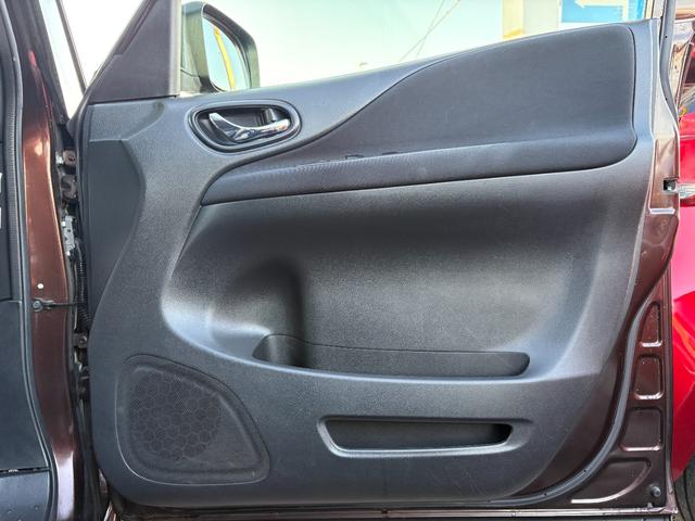 セレナ ハイウェイスター　Ｖセレ＋セーフティＩＩ　ＳＨＶ　後期型／外ナビ／全方位カメラ／両側電動／リアモニター／禁煙車／ＴＶ／ＬＥＤヘッド／Ｂｌｕｅｔｏｏｔｈ／ＤＶＤ再生／クルコン／Ｓキ―／Ｐスタート／ＥＴＣ／Ｄバイザー／Ｗミラー／ＬＤＷ（47枚目）