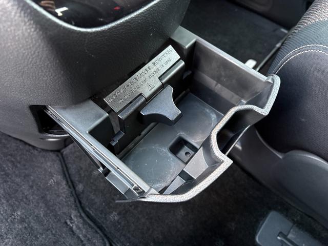 セレナ ハイウェイスター　Ｖセレ＋セーフティＩＩ　ＳＨＶ　後期型／外ナビ／全方位カメラ／両側電動／リアモニター／禁煙車／ＴＶ／ＬＥＤヘッド／Ｂｌｕｅｔｏｏｔｈ／ＤＶＤ再生／クルコン／Ｓキ―／Ｐスタート／ＥＴＣ／Ｄバイザー／Ｗミラー／ＬＤＷ（48枚目）