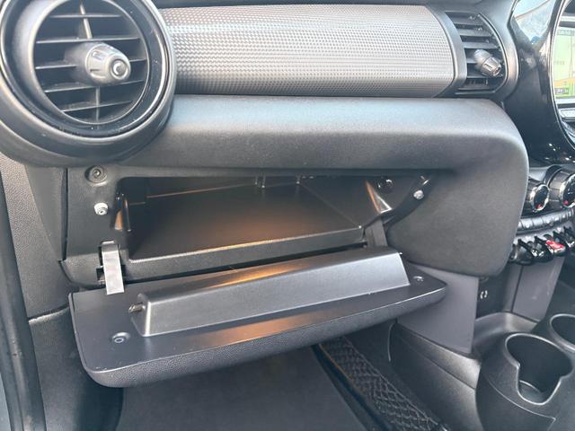 ＭＩＮＩ クーパーＤ　検２年／ナビ／ＢＴ接続／ＥＴＣ／禁煙／関東仕入／ＭＴモード／Ｔチェーン／純正１５ＡＷ／６速ＡＴ／ＬＥＤヘッド＆ＬＥＤフォグ／ＰＶガラス／スマートキー／ＯＰペッパーパッケージ／ドラレコ／ＬＥＤデイライト（39枚目）