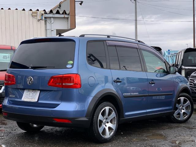 ゴルフトゥーラン クロストゥーラン　検・２年付／ナビ／Ｂカメ／Ｂｌｕｅｔｏｏｔｈ／ＴＶ／関東仕入／禁煙車／ＨＩＤ／ＥＴＣ／クルーズコントロール／パドルシフト／純正１７ＡＷ／キーレス／ＡＵＴＯライト／ＡＵＴＯエアコン（50枚目）