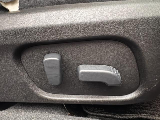 �^�]�ȁE����Ȃ̓p���[�V�[�g���t���Ă��܂��̂ŁA�����ɍ������|�W�V�����ŉ^�]�o���܂���