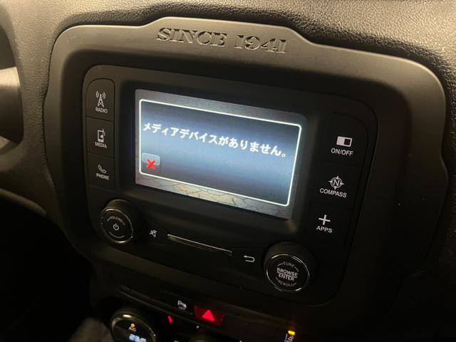 ジープ・レネゲード トレイルホーク　認定中古車　ワンオーナー　純正ＡＷ　クルーズコントロール　ＨＩＤヘッドライト　バックカメラ　純正ディスプレイオーディオ　レーンキープアシスト　クＢＳＭ　オートライト（6枚目）