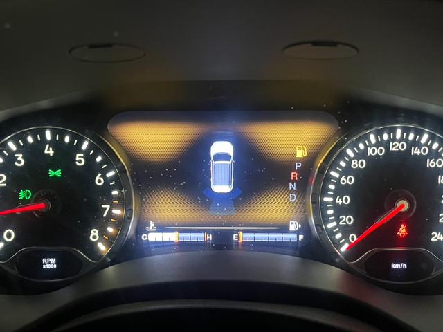 ジープ・レネゲード トレイルホーク　認定中古車　ワンオーナー　純正ＡＷ　クルーズコントロール　ＨＩＤヘッドライト　バックカメラ　純正ディスプレイオーディオ　レーンキープアシスト　クＢＳＭ　オートライト（14枚目）