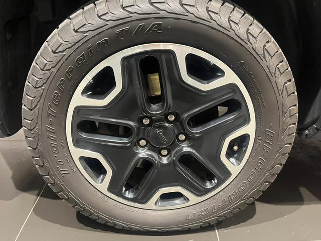 ジープ・レネゲード トレイルホーク　認定中古車　ワンオーナー　純正ＡＷ　クルーズコントロール　ＨＩＤヘッドライト　バックカメラ　純正ディスプレイオーディオ　レーンキープアシスト　クＢＳＭ　オートライト（37枚目）
