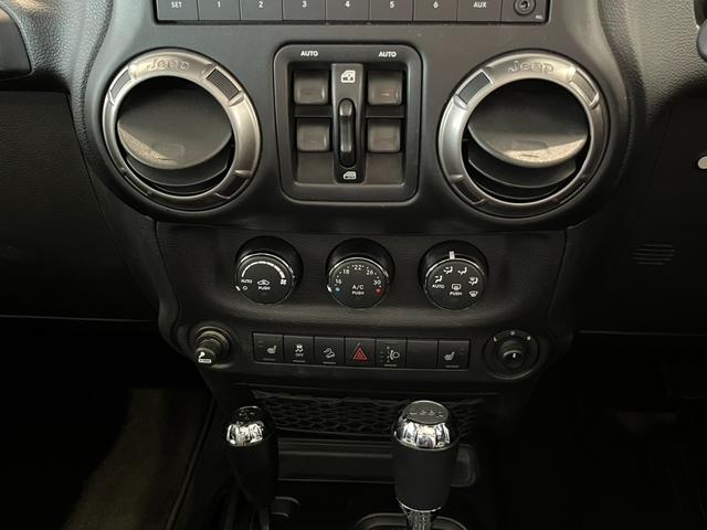 ジープ・ラングラーアンリミテッド アルティテュード 認定中古車 特別限定車300台 ワンオーナー 前席シートヒーター BFグッドリッチマッドテレーンタイヤ 社外17インチAW 後席社外リクライニングキット ETC オートライト(7枚目)