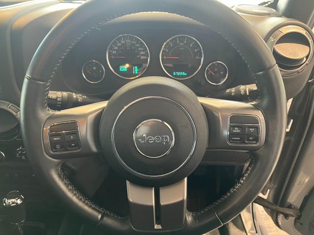 ジープ・ラングラーアンリミテッド アルティテュード 認定中古車 特別限定車300台 ワンオーナー 前席シートヒーター BFグッドリッチマッドテレーンタイヤ 社外17インチAW 後席社外リクライニングキット ETC オートライト(10枚目)