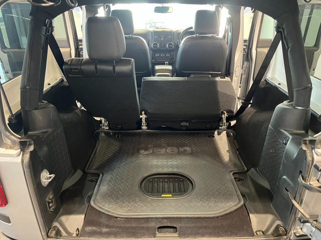 ジープ・ラングラーアンリミテッド アルティテュード 認定中古車 特別限定車300台 ワンオーナー 前席シートヒーター BFグッドリッチマッドテレーンタイヤ 社外17インチAW 後席社外リクライニングキット ETC オートライト(25枚目)