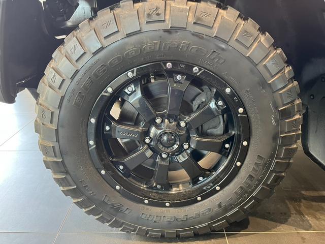 ジープ・ラングラーアンリミテッド アルティテュード 認定中古車 特別限定車300台 ワンオーナー 前席シートヒーター BFグッドリッチマッドテレーンタイヤ 社外17インチAW 後席社外リクライニングキット ETC オートライト(32枚目)