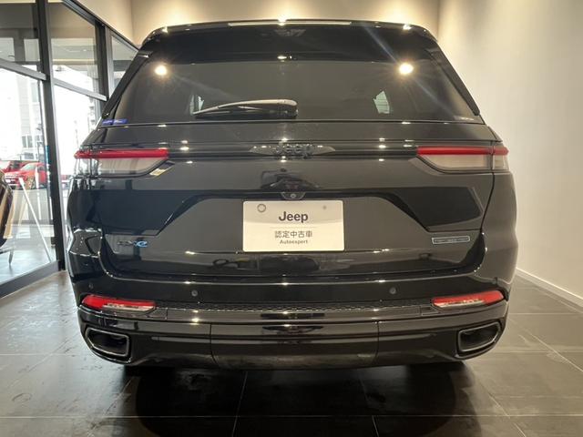 ジープ・グランドチェロキー４ｘｅ ３０ｔｈアニバーサリーエディション　弊社社有車　ワンオーナー　保証継承・認定中古車　ＬＥＤヘッドライト　純正ナビ　前席シートヒーター・ベンチレーション　前席パワーシート（Ｄ席メモリ付）　全周囲カメラ　フルセグＴＶ　ＨＵＤ　ＡＣＣ　ＢＳＭ（5枚目）