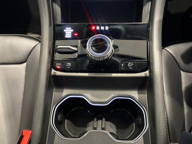 ジープ・グランドチェロキー４ｘｅ ３０ｔｈアニバーサリーエディション　弊社社有車　ワンオーナー　保証継承・認定中古車　ＬＥＤヘッドライト　純正ナビ　前席シートヒーター・ベンチレーション　前席パワーシート（Ｄ席メモリ付）　全周囲カメラ　フルセグＴＶ　ＨＵＤ　ＡＣＣ　ＢＳＭ（8枚目）