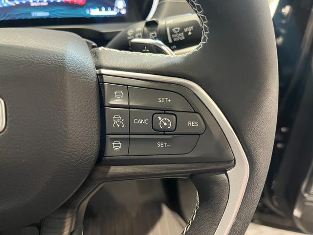 ジープ・グランドチェロキー４ｘｅ ３０ｔｈアニバーサリーエディション　弊社社有車　ワンオーナー　保証継承・認定中古車　ＬＥＤヘッドライト　純正ナビ　前席シートヒーター・ベンチレーション　前席パワーシート（Ｄ席メモリ付）　全周囲カメラ　フルセグＴＶ　ＨＵＤ　ＡＣＣ　ＢＳＭ（24枚目）