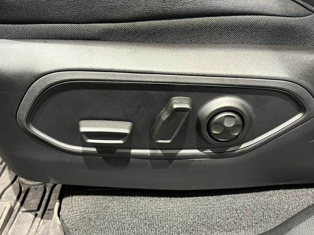 ジープ・グランドチェロキー４ｘｅ ３０ｔｈアニバーサリーエディション　弊社社有車　ワンオーナー　保証継承・認定中古車　ＬＥＤヘッドライト　純正ナビ　前席シートヒーター・ベンチレーション　前席パワーシート（Ｄ席メモリ付）　全周囲カメラ　フルセグＴＶ　ＨＵＤ　ＡＣＣ　ＢＳＭ（33枚目）