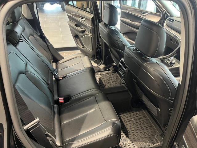 ジープ・グランドチェロキー４ｘｅ ３０ｔｈアニバーサリーエディション　弊社社有車　ワンオーナー　保証継承・認定中古車　ＬＥＤヘッドライト　純正ナビ　前席シートヒーター・ベンチレーション　前席パワーシート（Ｄ席メモリ付）　全周囲カメラ　フルセグＴＶ　ＨＵＤ　ＡＣＣ　ＢＳＭ（34枚目）