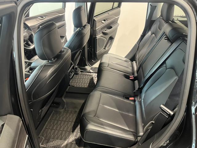 ジープ・グランドチェロキー４ｘｅ ３０ｔｈアニバーサリーエディション　弊社社有車　ワンオーナー　保証継承・認定中古車　ＬＥＤヘッドライト　純正ナビ　前席シートヒーター・ベンチレーション　前席パワーシート（Ｄ席メモリ付）　全周囲カメラ　フルセグＴＶ　ＨＵＤ　ＡＣＣ　ＢＳＭ（35枚目）