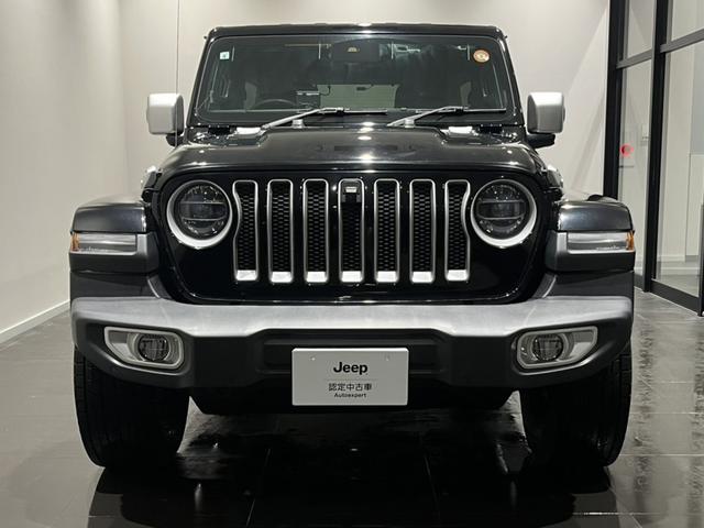 ジープ・ラングラーアンリミテッド サハラ　ワンオーナー　認定中古車　純正ＡＷ　前席シートヒーター　ＬＥＤヘッドライト　純正サイドステップ　ドラレコ（前後）　バック・サイド・フロントカメラ　ＡＣＣ　ＢＳＭ　ステアリングヒーター　ＥＴＣ（4枚目）