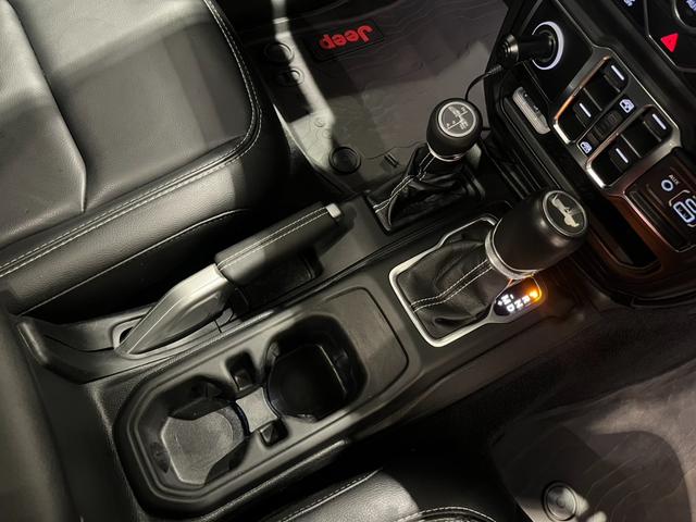 ジープ・ラングラーアンリミテッド サハラ　ワンオーナー　認定中古車　純正ＡＷ　前席シートヒーター　ＬＥＤヘッドライト　純正サイドステップ　ドラレコ（前後）　バック・サイド・フロントカメラ　ＡＣＣ　ＢＳＭ　ステアリングヒーター　ＥＴＣ（8枚目）