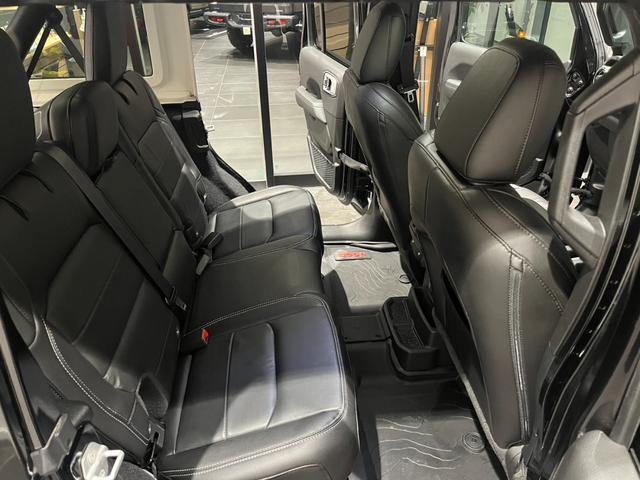 ジープ・ラングラーアンリミテッド サハラ　ワンオーナー　認定中古車　純正ＡＷ　前席シートヒーター　ＬＥＤヘッドライト　純正サイドステップ　ドラレコ（前後）　バック・サイド・フロントカメラ　ＡＣＣ　ＢＳＭ　ステアリングヒーター　ＥＴＣ（27枚目）