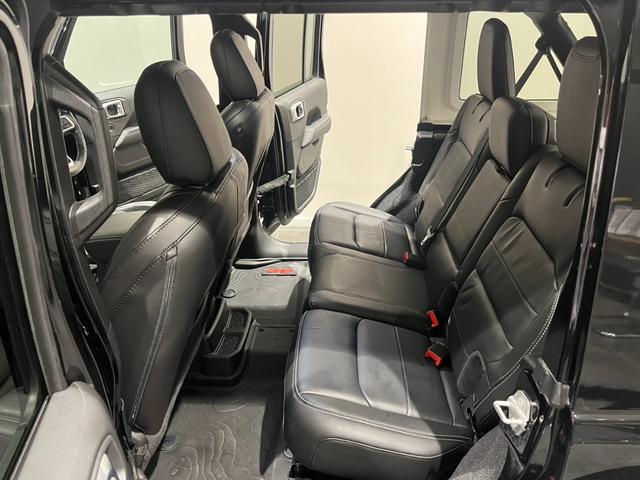 ジープ・ラングラーアンリミテッド サハラ　ワンオーナー　認定中古車　純正ＡＷ　前席シートヒーター　ＬＥＤヘッドライト　純正サイドステップ　ドラレコ（前後）　バック・サイド・フロントカメラ　ＡＣＣ　ＢＳＭ　ステアリングヒーター　ＥＴＣ（28枚目）