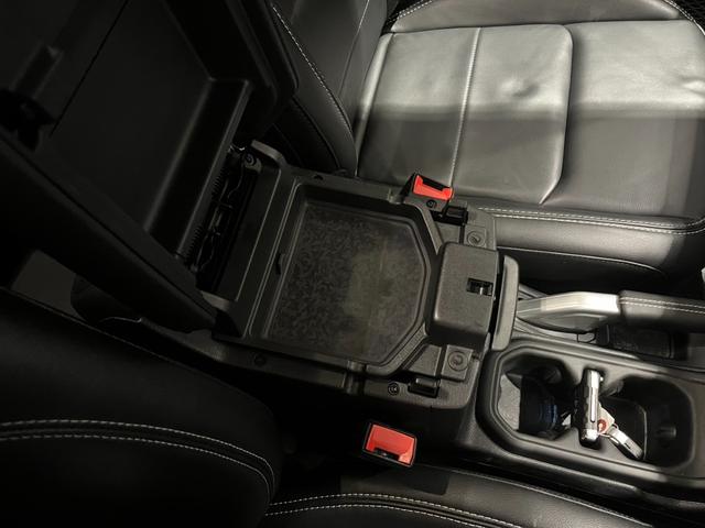 ジープ・ラングラーアンリミテッド サハラ　ワンオーナー　認定中古車　純正ＡＷ　前席シートヒーター　ＬＥＤヘッドライト　純正サイドステップ　ドラレコ（前後）　バック・サイド・フロントカメラ　ＡＣＣ　ＢＳＭ　ステアリングヒーター　ＥＴＣ（34枚目）