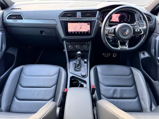 ティグアン TDI 4モーション Rライン ディナウディオ AW付冬タイヤ付属 ディスカバープロ 地デジ 全方位カメラ 黒革シート シートH パワーシート LEDライト デジタルメーター HUD 純正20AW オールインセーフティ 前後純正ドラレコ 禁煙車(8枚目)