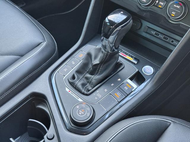 ティグアン TDI 4モーション Rライン ディナウディオ AW付冬タイヤ付属 ディスカバープロ 地デジ 全方位カメラ 黒革シート シートH パワーシート LEDライト デジタルメーター HUD 純正20AW オールインセーフティ 前後純正ドラレコ 禁煙車(23枚目)